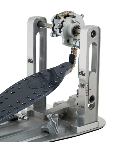 DW Drums MFG Series Machined Chain Drive Single Pedal with Bag, Polished Aluminum