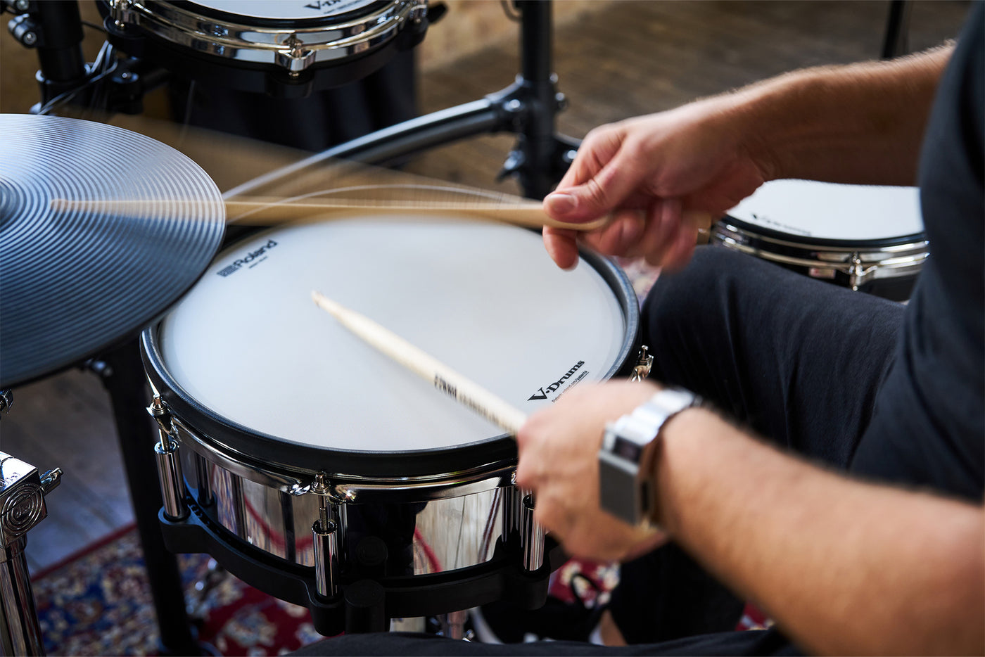 Roland TD516 V-Drums Digital Drum Kit with Hardware & Accessories