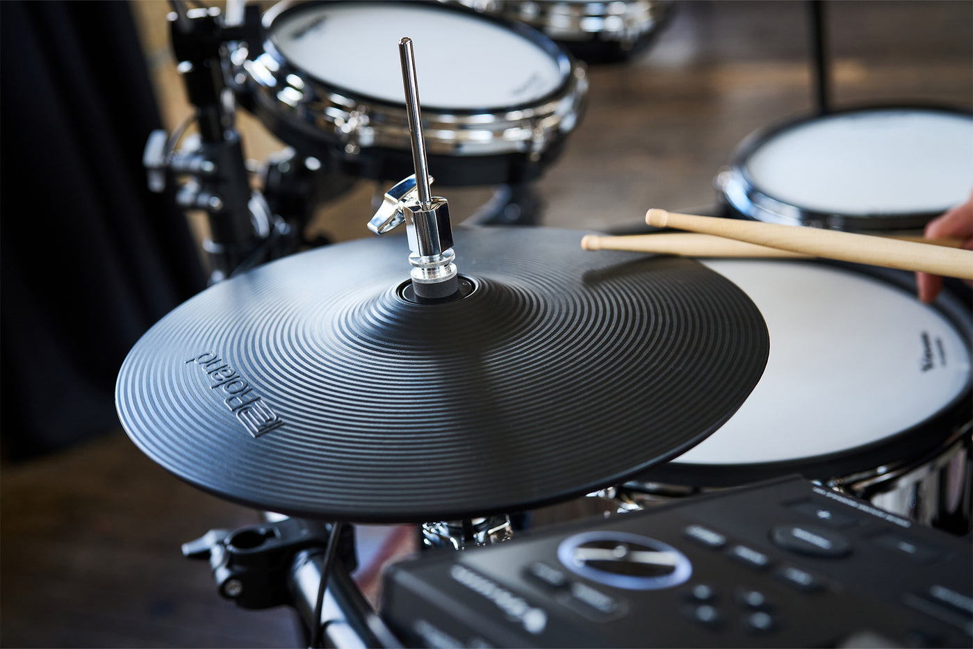 Roland TD516 V-Drums Digital Drum Kit with Hardware & Accessories