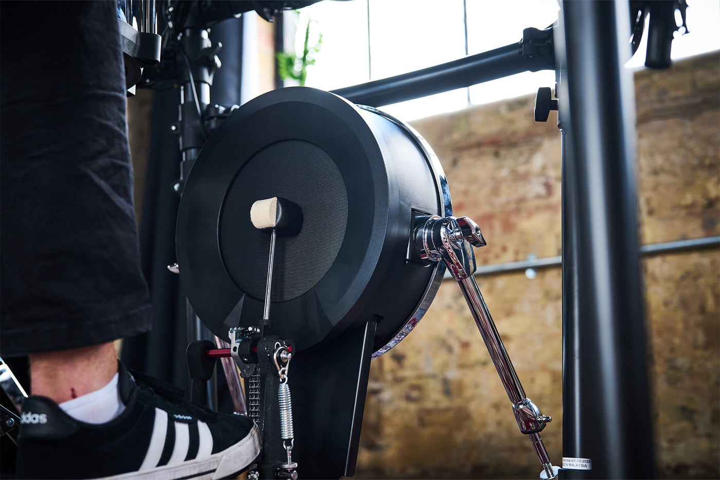 Roland TD516 V-Drums Digital Drum Kit with Hardware & Accessories