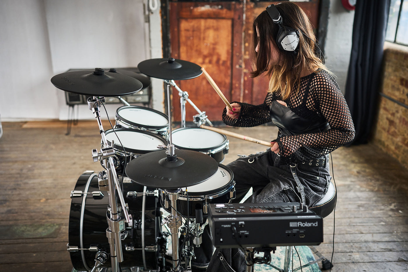 Roland VAD316 V-Drums Acoustic Design Digital Drum Kit with Hardware & Accessories