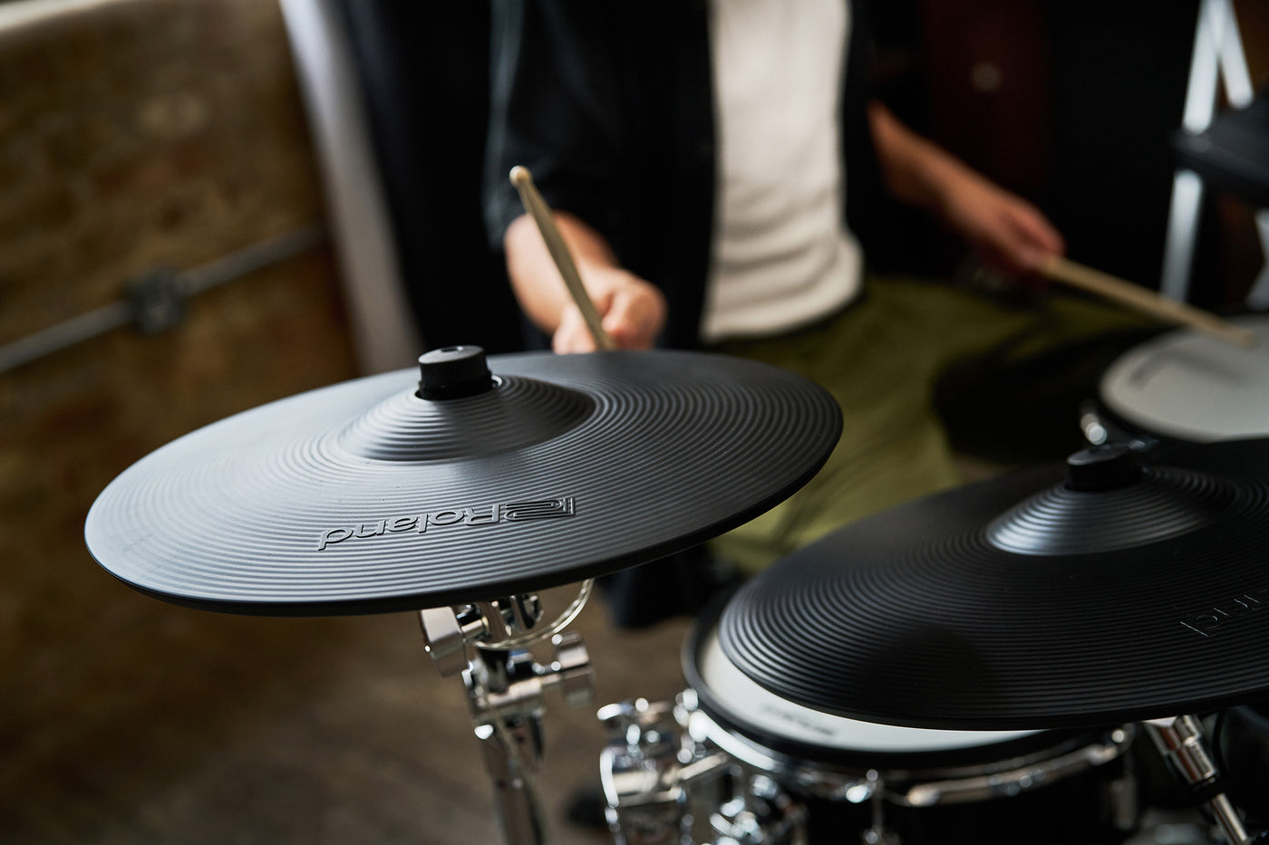 Roland VAD316 V-Drums Acoustic Design Digital Drum Kit with Hardware & Accessories