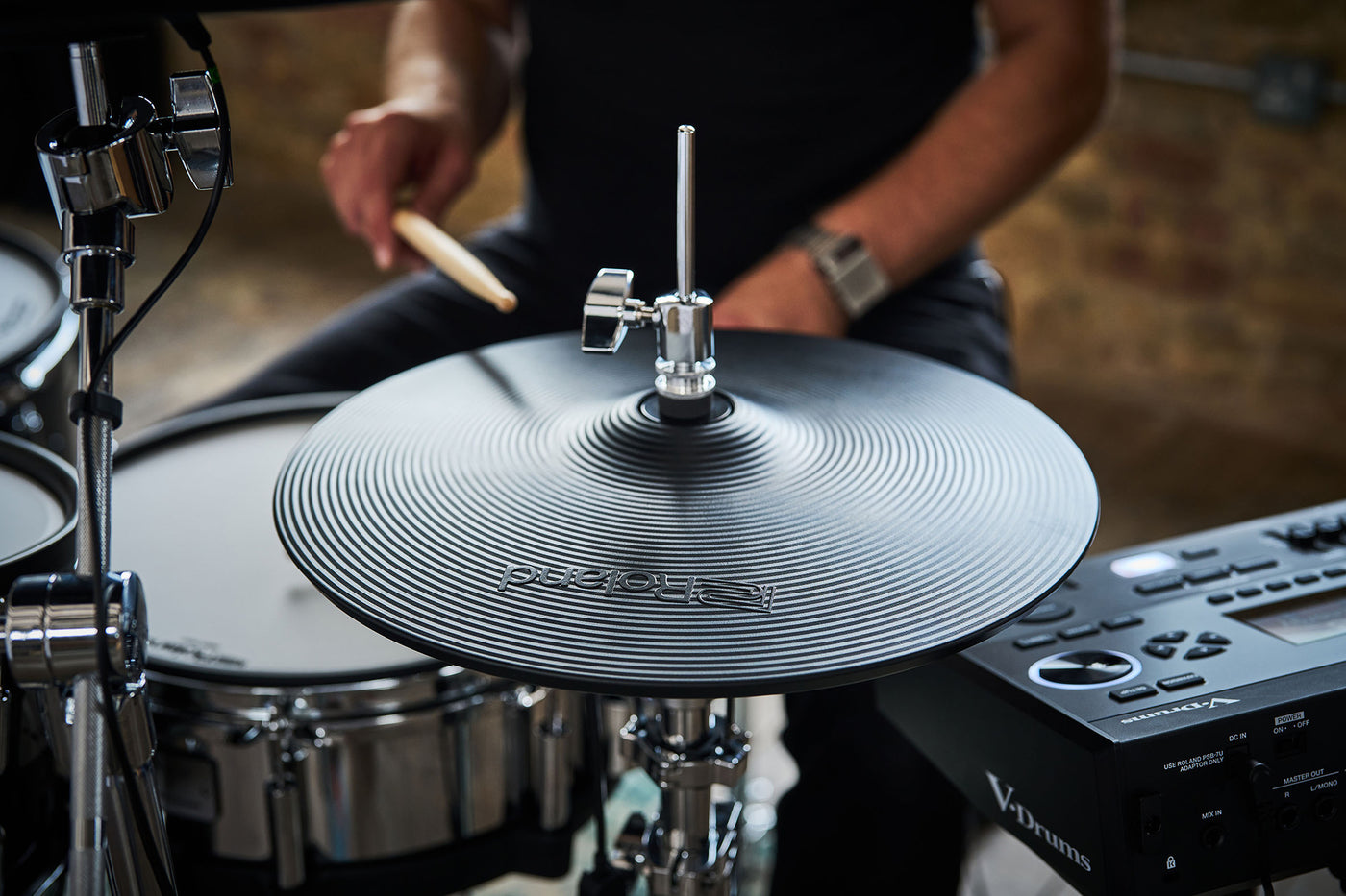 Roland VAD516 V-Drums Acoustic Design Digital Drum Kit with Hardware & Accessories