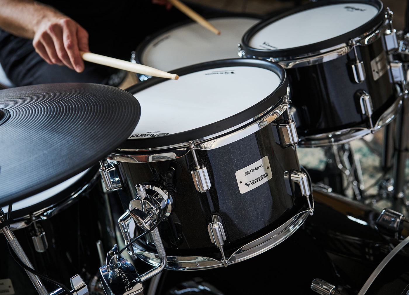 Roland VAD516 V-Drums Acoustic Design Digital Drum Kit with Hardware & Accessories