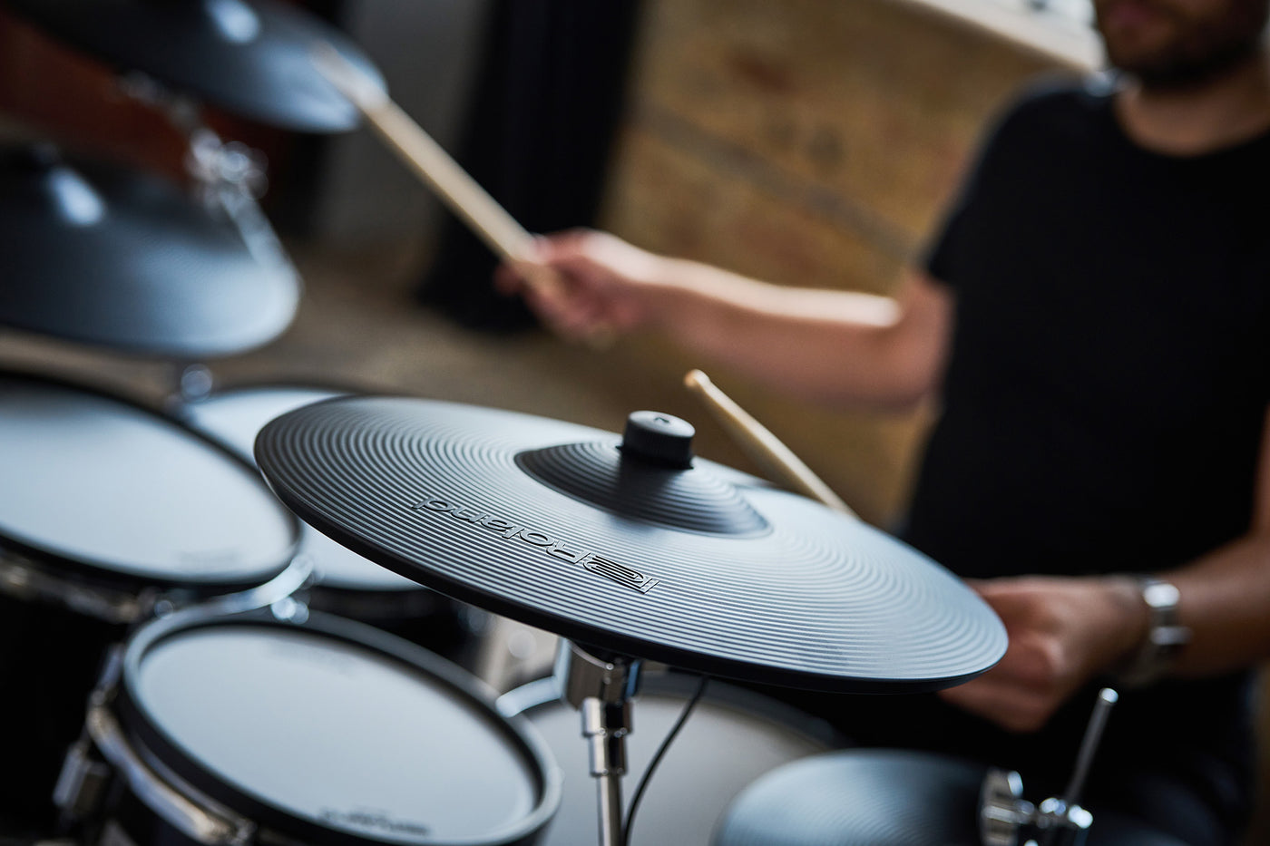 Roland VAD516 V-Drums Acoustic Design Digital Drum Kit with Hardware & Accessories