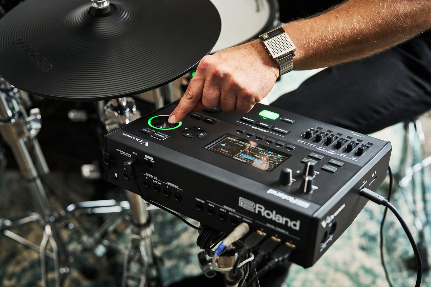 Roland VAD516 V-Drums Acoustic Design Digital Drum Kit with Hardware & Accessories