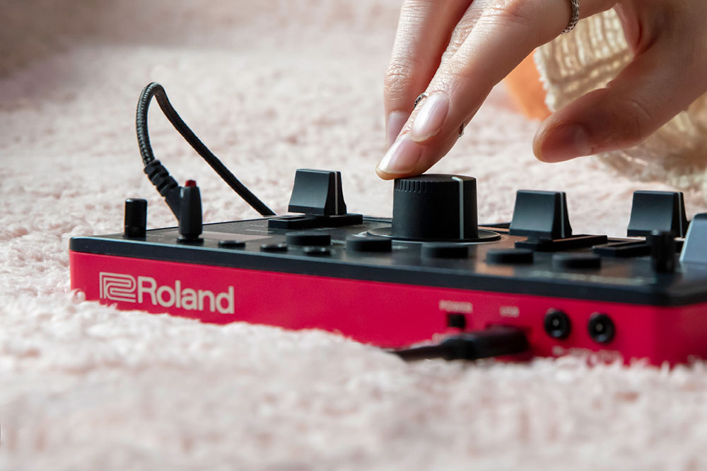 Roland　voice tweaker E-4  中古品 Roland | E-4 VOICE TWEAKER| リズムマシン | Five G music