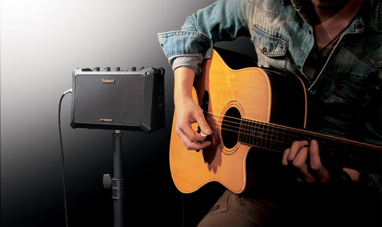 Roland MOBILE-AC 2.5W + 2.5W Battery Powered Acoustic Amp – Roland