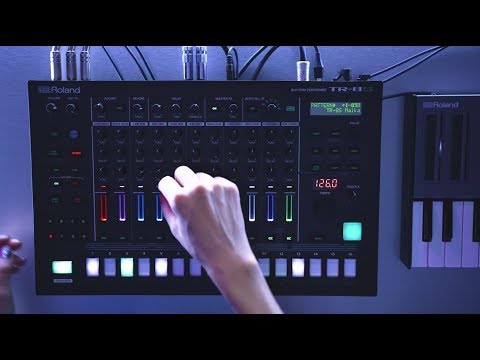 Roland TR-8S Rhythm Composer with Sample Playback – Roland Store
